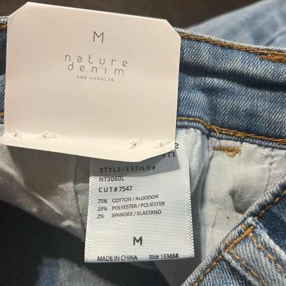 Nature Denim Distressed high rise shorts NWT - Picture 4 of 11